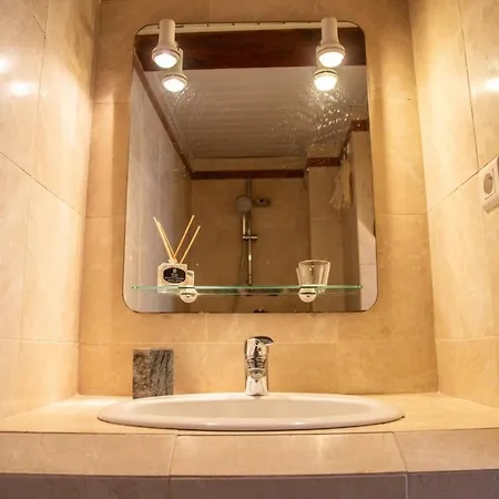 Charm And Authenticity Your Getaway In Cagnes-sur-mer! Apartman *
